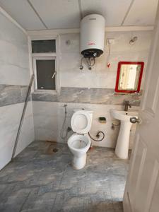 Bathroom Image of 1395 Sq.ft 3 BHK Apartment / Flat for rent in Nandini The Vasundhara Grand, Vasundhara Ghaziabad for Rs. 32000