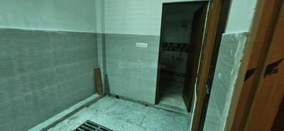Bathroom Image of 1200 Sq.ft 2 BHK Builder Floor for rent in Gomti Nagar Lucknow for Rs. 16000