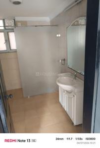 Bathroom Image of 1400 Sq.ft 3 BHK Apartment / Flat for sale in Amrapali Sapphire, Sector 45 Noida for Rs. 19000000