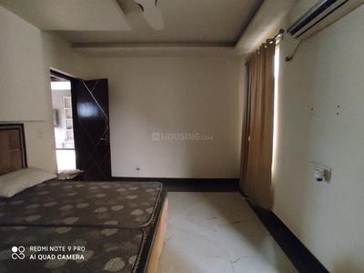 Bedroom Image of 1800 Sq.ft 3 BHK Builder Floor for sale in Punjabi Bagh New Delhi for Rs. 27500000