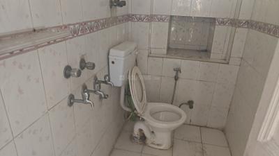 Bathroom Image of 1500 Sq.ft 1 BHK Builder Floor for rent in Greater Kailash II New Delhi for Rs. 40000