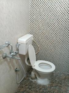 Common Bathroom Image of 546 Sq.ft 1 BHK Apartment / Flat for rent in Yousufguda Hyderabad for Rs. 12400