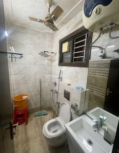 Bathroom Image of 1125 Sq.ft 3 BHK Independent House for rent in Vikaspuri 3bhk Luxurios Home, Vikaspuri New Delhi for Rs. 45000