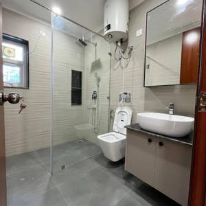 Bathroom Image of 1700 Sq.ft 3 BHK Builder Floor for rent in Ashoka Enclave Faridabad for Rs. 35000