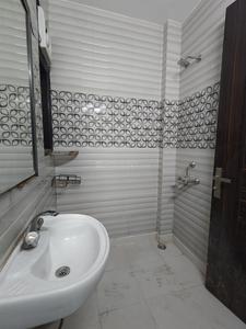Bathroom Image of 1454 Sq.ft 2 BHK Builder Floor for rent in Sector 46 Gurgaon for Rs. 37000