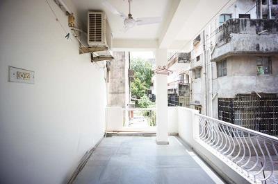 Balcony Image of 738 Sq.ft 2 BHK Apartment / Flat for sale in Ambawadi Ahmedabad for Rs. 7500000