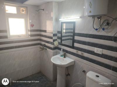 Bathroom Image of 2200 Sq.ft 4 BHK Apartment / Flat for sale in Logix Blossom County, Sector 137 Noida for Rs. 26000000