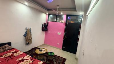 Bedroom Image of 1500 Sq.ft 1 BHK Apartment / Flat for rent in Aya Nagar New Delhi for Rs. 14000