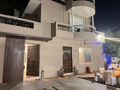 Image of 9000 Sq.ft 4 BHK Farm House for sale in Sainik Farm, New Delhi for Rs. 85000000