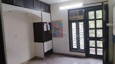 Bedroom Image of 1800 Sq.ft 3 BHK Builder Floor for rent in Ashok Nagar New Delhi for Rs. 40000