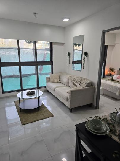 UK lona Main Image 1