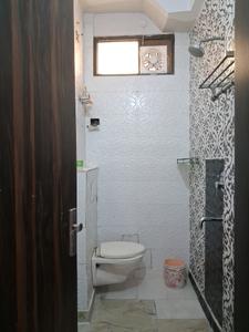 Common Bathroom Image of 700 Sq.ft 2 BHK Builder Floor for rent in Mansarover Garden New Delhi for Rs. 27000