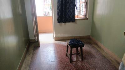 Living Room Image of 700 Sq.ft 2 BHK Apartment / Flat for rent in Phool Bagan Kolkata for Rs. 15000