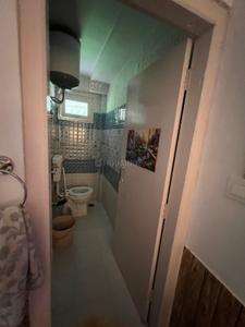 Bathroom Image of 150 Sq.ft 1 RK Independent House for rent in Independent House, Kandaghat Solan for Rs. 30000