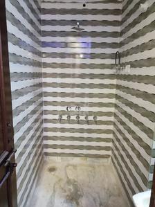 Bathroom Image of 1000 Sq.ft 3 BHK Independent House for sale in Subzi Mandi New Delhi for Rs. 8900000