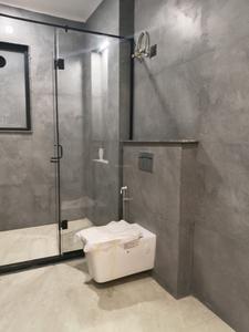 Common Bathroom Image of 1600 Sq.ft 3 BHK Builder Floor for rent in Sector 23 Gurgaon for Rs. 55000
