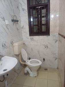 Bathroom Image of 700 Sq.ft 1.5 BHK Builder Floor for rent in Sector 22 Noida for Rs. 20000