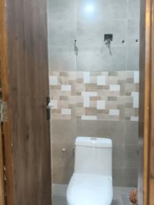 Common Bathroom Image of 1125 Sq.ft 2 BHK Apartment / Flat for sale in Aarambh Heights, Surajpur Greater Noida for Rs. 4850250