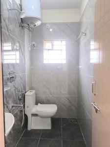 Common Bathroom Image of 553 Sq.ft 1 BHK Apartment / Flat for rent in Singasandra Bengaluru for Rs. 22000