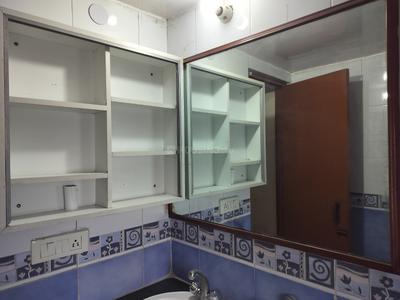 Bathroom Image of 1800 Sq.ft 2.5 BHK Apartment / Flat for rent in AWHO Gurjiner Vihar, Chi I Greater Noida for Rs. 30000