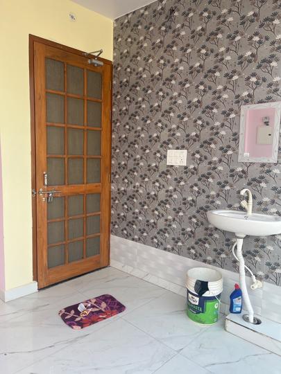 Sushant Golf City Bathroom 1