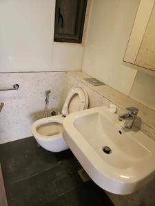 Common Bathroom Image of 1350 Sq.ft 2.5 BHK Apartment / Flat for sale in Lodha Dioro, Sion Mumbai for Rs. 37500000