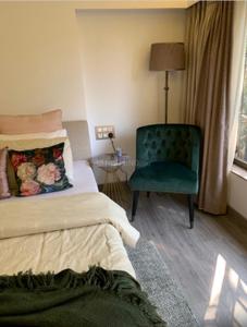 Bedroom Image of 1200 Sq.ft 2 BHK Apartment / Flat for rent in Bandra West Mumbai for Rs. 99000