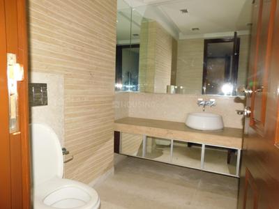 Image of 1680 Sq.ft 3 BHK Apartment / Flat for rent in Omaxe NRI City, Omega II, Greater Noida for Rs. 30000