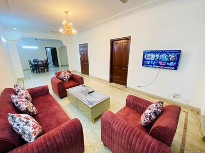 Hall Image of Premium Girls PG Nearby Downtown in DLF Phase 2, Gurgaon