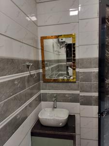Bathroom Image of 250 Sq.ft 1 RK Apartment / Flat for rent in Worli Mumbai for Rs. 42000