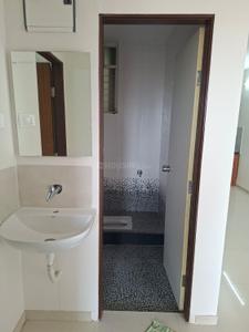 Bathroom Image of 1800 Sq.ft 4 BHK Apartment / Flat for rent in Swastik Prism City Green, Charholi Budruk Pune for Rs. 40000