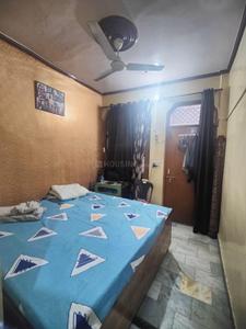 Bedroom Image of 1080 Sq.ft 4 BHK Builder Floor for sale in Pandav Nagar New Delhi for Rs. 8200000