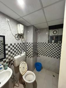 Bathroom Image of 649 Sq.ft 2 BHK Apartment / Flat for sale in Signature Global Synera, Sector 81 Gurgaon for Rs. 6500000