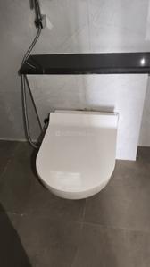 Bathroom Image of 650 Sq.ft 1 BHK Apartment / Flat for rent in Nyati Era I, Dhanori Pune for Rs. 16000