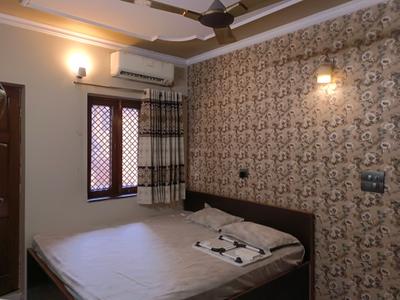 Bedroom Image of 700 Sq.ft 2 BHK Apartment / Flat for rent in Pitampura New Delhi for Rs. 35000