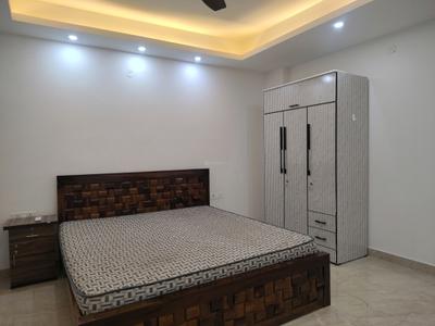 Bedroom Image of 1800 Sq.ft 4 BHK Builder Floor for sale in Freedom Fighters Enclave New Delhi for Rs. 18000000