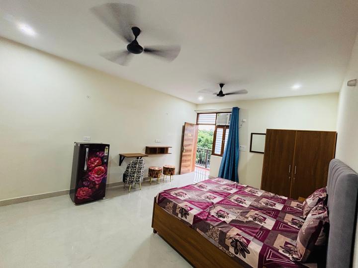 Maruti Kunj Bedroom 1