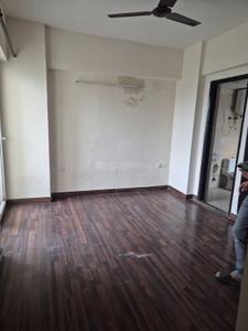 Bedroom Image of 890 Sq.ft 2 BHK Apartment / Flat for rent in Sethi Max Royal, Sector 76 Noida for Rs. 26500
