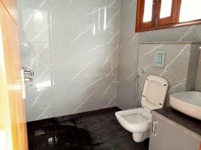 Bathroom Image of 1800 Sq.ft 3 BHK Builder Floor for rent in Paschim Vihar New Delhi for Rs. 58000