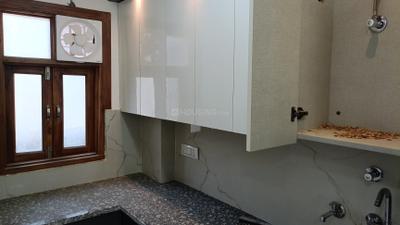 Kitchen Image of 600 Sq.ft 2 BHK Builder Floor for sale in Laxmi Nagar New Delhi for Rs. 5800000