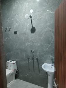 Bathroom Image of 1000 Sq.ft 3 BHK Builder Floor for rent in Noida Extension Greater Noida for Rs. 25000