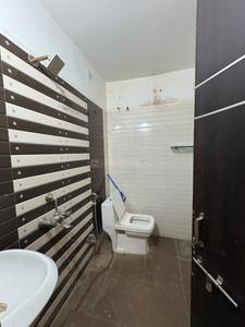 Bathroom Image of 900 Sq.ft 2 BHK Builder Floor for rent in Mahalakshmi Nagar Indore for Rs. 23000