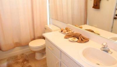 Bathroom Image of 3360 Sq.ft 4 BHK Apartment / Flat for sale in Juhu Rose Apartment, Juhu Mumbai for Rs. 168000000