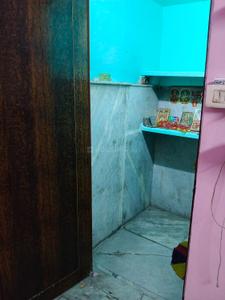 Bathroom Image of 950 Sq.ft 2 BHK Apartment / Flat for rent in Vaishali Ghaziabad for Rs. 25000