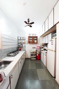 Kitchen Image of 1260 Sq.ft 3 BHK Apartment / Flat for sale in Ghatlodiya Ahmedabad for Rs. 7950000