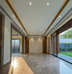 Balcony Image of 9000 Sq.ft 6 BHK Independent House for sale in Sector 14 Faridabad for Rs. 300000000