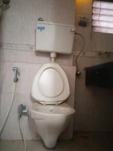 Common Bathroom Image of 600 Sq.ft 1 BHK Apartment / Flat for sale in Colaba Mumbai for Rs. 25000000