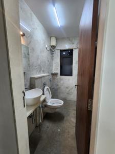 Bathroom Image of 620 Sq.ft 2 BHK Apartment / Flat for rent in Worli Mumbai for Rs. 120000