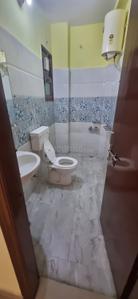 Bathroom Image of 750 Sq.ft 2 BHK Independent House for rent in Shahdara New Delhi for Rs. 17000