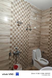 Bathroom Image of 900 Sq.ft 2 BHK Builder Floor for rent in Nijampur Malhaur Lucknow for Rs. 10000